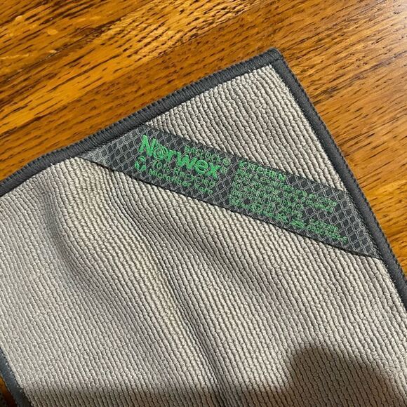 Norwex Napkins Set of 4 Graphite with dark trim NWOT - Picture 3 of 9